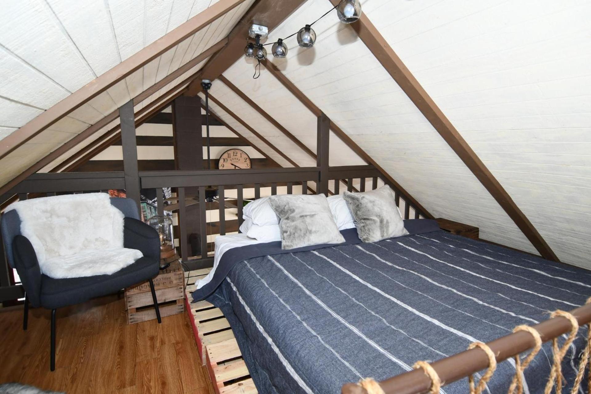 River Walk Cottage - Hot Tub - Pet Friendly - Swing - Screen Porch - River Access - Fire Pit - Wifi - Grill - Deck - King Bed Great Cacapon Exterior photo